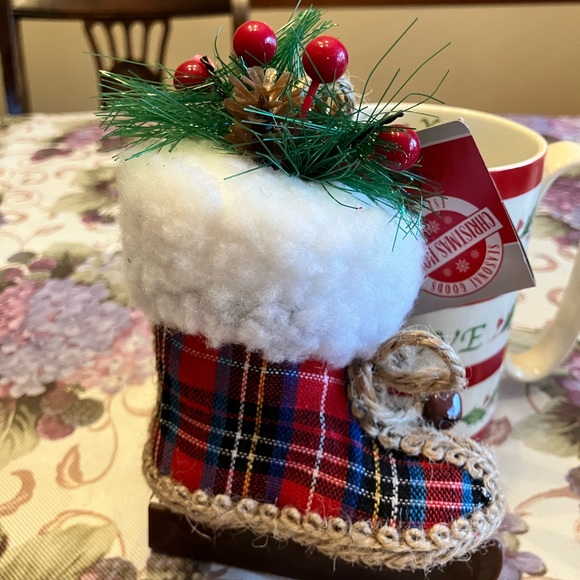NWT CHRISTMAS MUG AND TWO ORNAMENTS - Picture 11 of 12